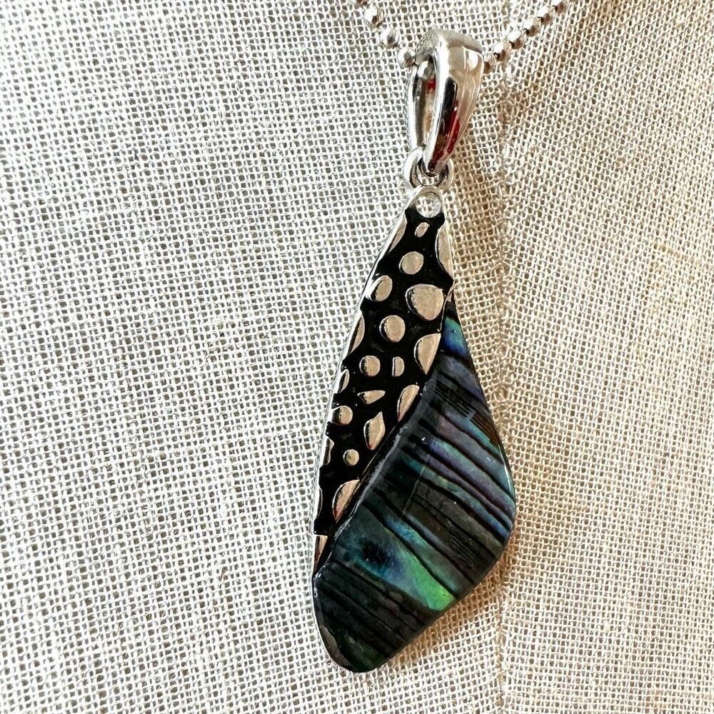 Silver tone abalone pendant necklace
